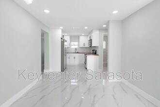 130 Virginia Ct in Englewood, FL - Building Photo - Building Photo