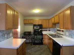 428 Appleblossom Ln in Shakopee, MN - Building Photo - Building Photo