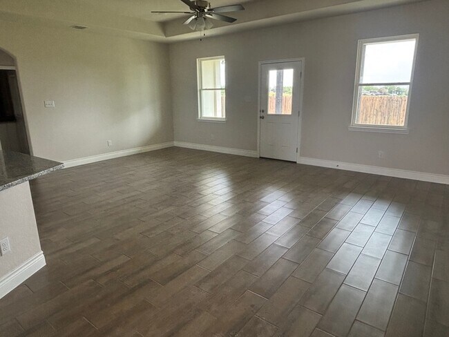 112 Troubador Ln in Poteet, TX - Building Photo - Building Photo
