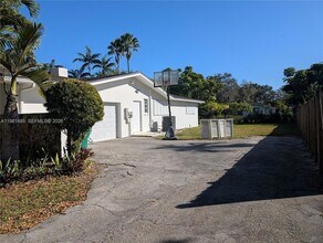 7970 SW 146th St in Palmetto Bay, FL - Foto de edificio - Building Photo