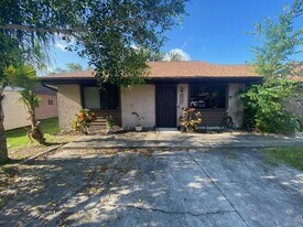 1255 Shady Pines Ln in Titusville, FL - Building Photo