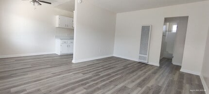 14800 Chadron Ave in Gardena, CA - Building Photo - Interior Photo