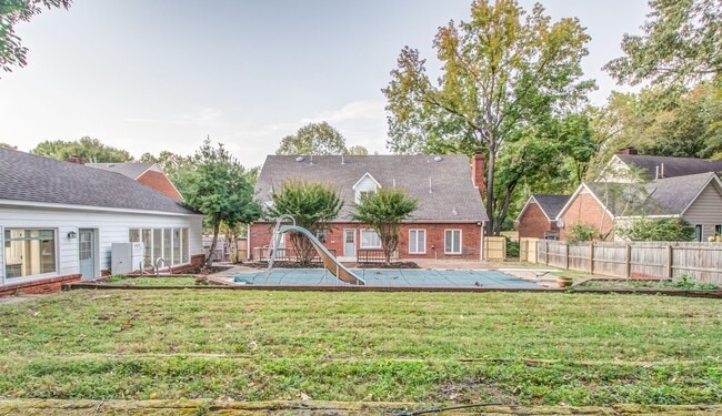 property at 8667 Havenhurst Dr