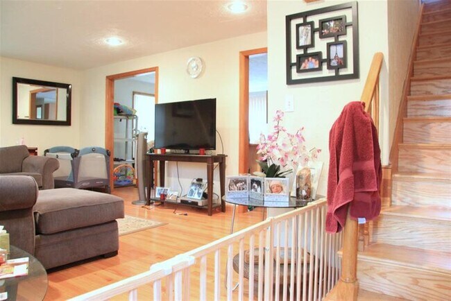 201 Sherman St, Unit 1 in Cambridge, MA - Building Photo - Building Photo