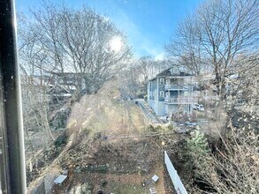 112 Hillside St, Unit 1 in Boston, MA - Foto de edificio - Building Photo