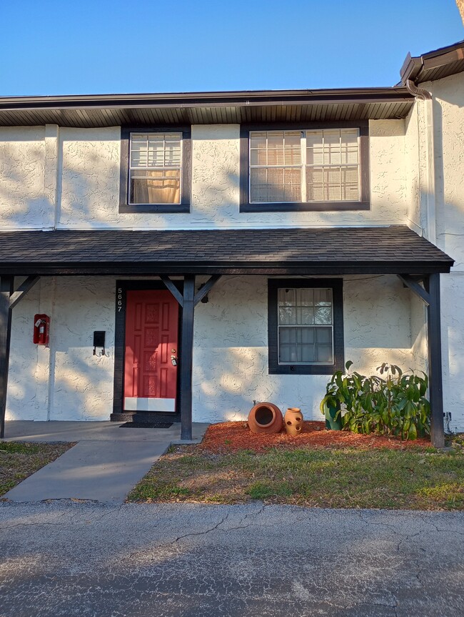 5667 Charleston St in Orlando, FL - Building Photo - Building Photo