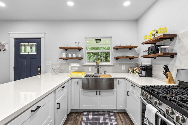 property at 412 Waco Ave