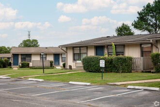 Lakeshore Apartments in Fort Oglethorpe, GA - Foto de edificio - Building Photo