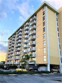 2000 NE 135th St photo'