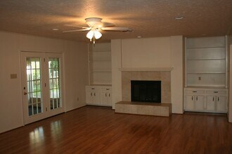 215 Spanish Oak Ln in Kerrville, TX - Building Photo - Building Photo