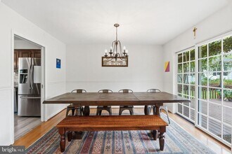 9809 Sunset Dr in Rockville, MD - Building Photo - Building Photo