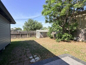 914 Belmeade Dr in Corpus Christi, TX - Building Photo - Building Photo