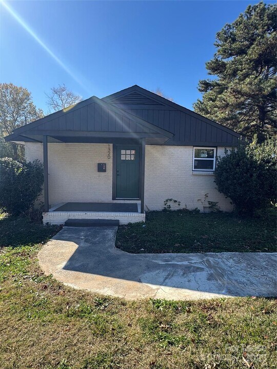 1320 Anderson St in Charlotte, NC - Building Photo