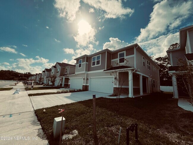 1328 High Falls Dr in Jacksonville, FL - Building Photo - Building Photo