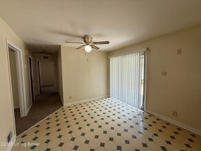 162 Robin Rd in Louisville, KY - Building Photo - Building Photo