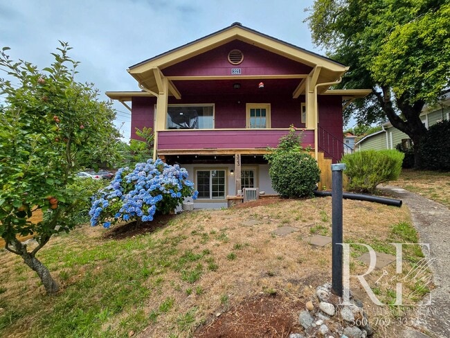 property at 323 S Summit Ave