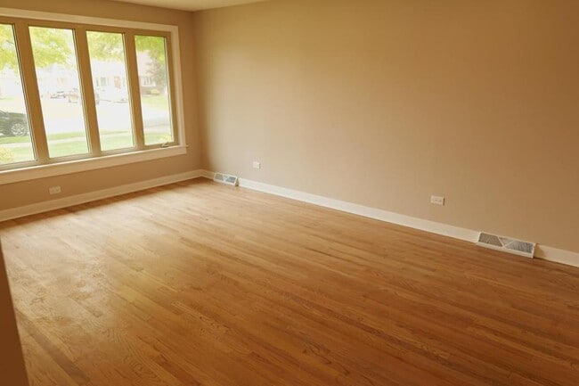 8415 Laramie Ave in Burbank, IL - Building Photo - Building Photo