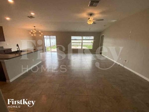 7077 Emerald Spring Loop in New Port Richey, FL - Building Photo - Building Photo