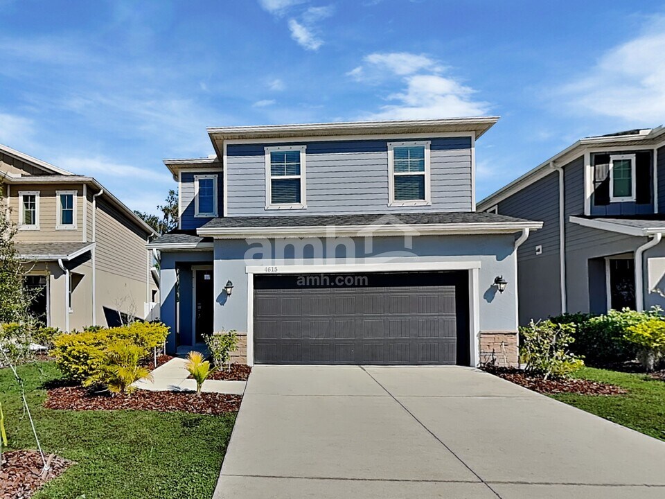 4615 Reisswood Loop in Palmetto, FL - Foto de edificio