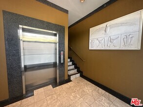 8614 Burton Wy in Los Angeles, CA - Foto de edificio - Building Photo