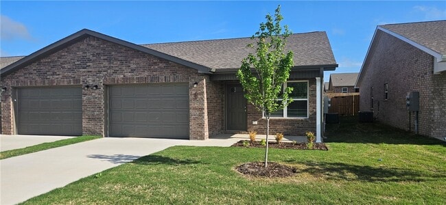 528 NW 68th Ave in Bentonville, AR - Building Photo - Building Photo