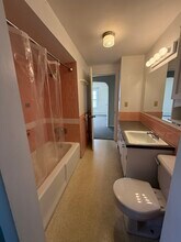 207 Front St, Unit 2nd in Lincoln, RI - Building Photo - Building Photo