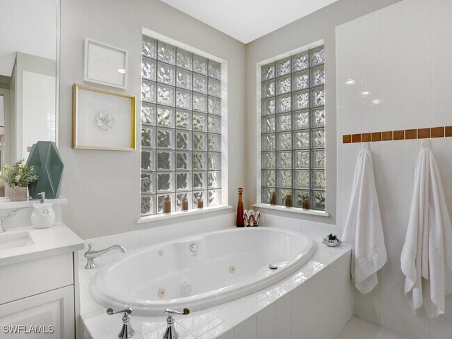 property at 2847 Tiburon Blvd E
