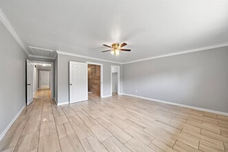 118 E Tamarind St in Lake Jackson, TX - Building Photo - Building Photo