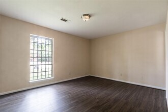3823 Heatherbrook Dr in Houston, TX - Building Photo - Building Photo