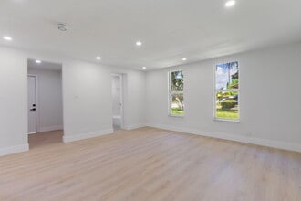 1108 W 33rd St in West Palm Beach, FL - Building Photo - Building Photo