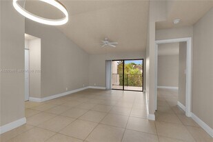 10105 W Sunrise Blvd, Unit 306 in Plantation, FL - Building Photo