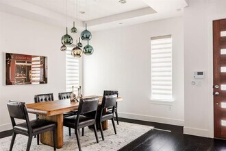 1004 Meriden Ln in Austin, TX - Building Photo - Building Photo