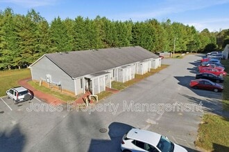 120 W 52 Bypass in Pilot Mountain, NC - Building Photo - Building Photo