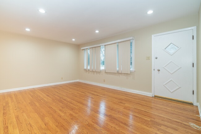 1700 Bonita Ave in Mount Prospect, IL - Building Photo - Building Photo