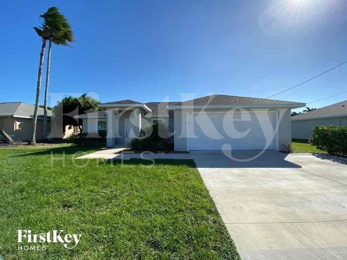 908 Trafalgar Pkwy in Cape Coral, FL - Building Photo