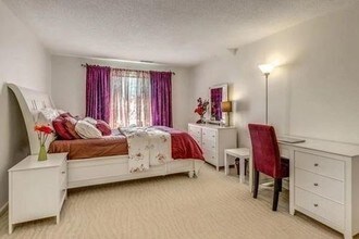 30 Revere Beach Pkwy-Unit -809 in Medford, MA - Foto de edificio - Building Photo