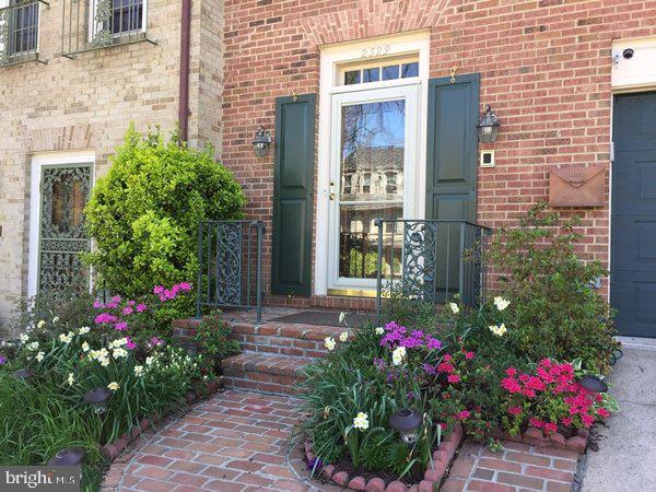 property at 2329 S Queen St