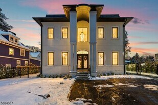 472 High St in Closter, NJ - Building Photo