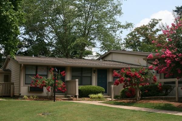 Valleybrook in Newnan, GA - Foto de edificio