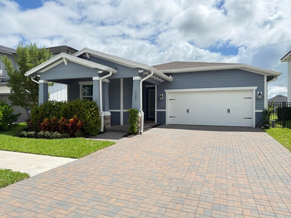 1382 Arrowhead Point Rd in Loxahatchee, FL - Building Photo