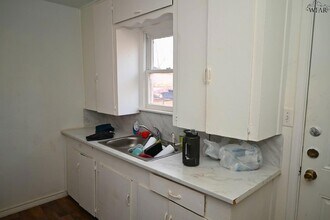 902 Flood St in Wichita Falls, TX - Foto de edificio - Building Photo