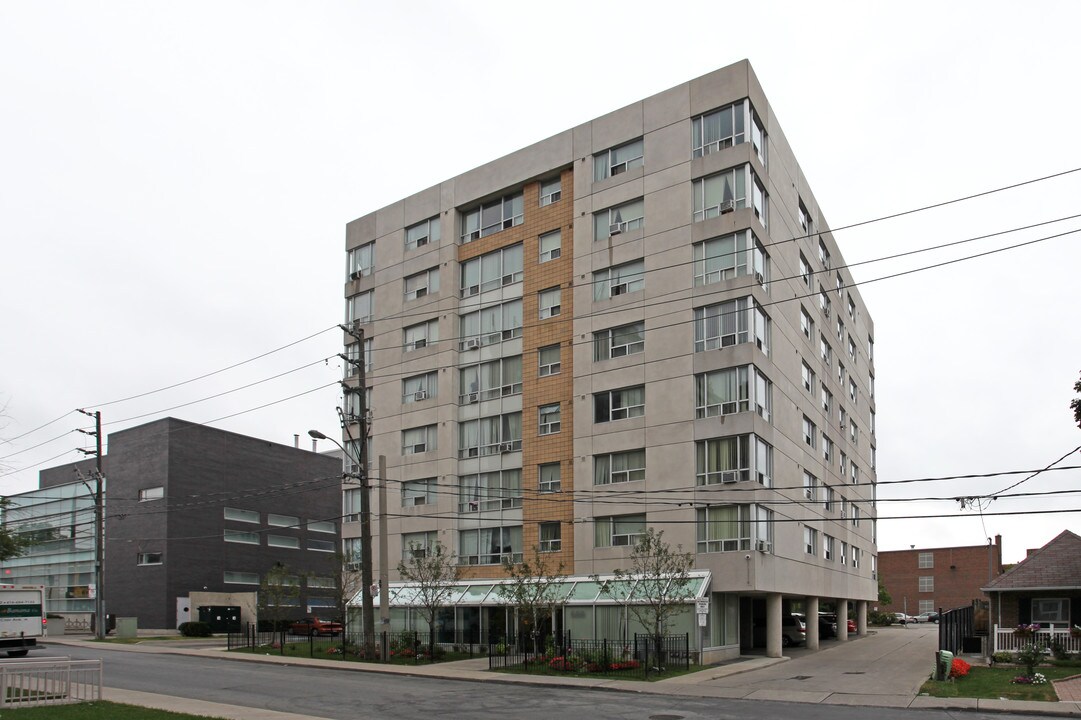 659 Northcliffe Blvd in Toronto, ON - Building Photo