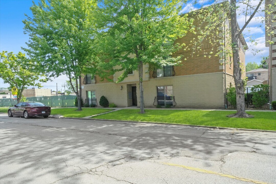 3423 Ridgeland Ave in Berwyn, IL - Building Photo