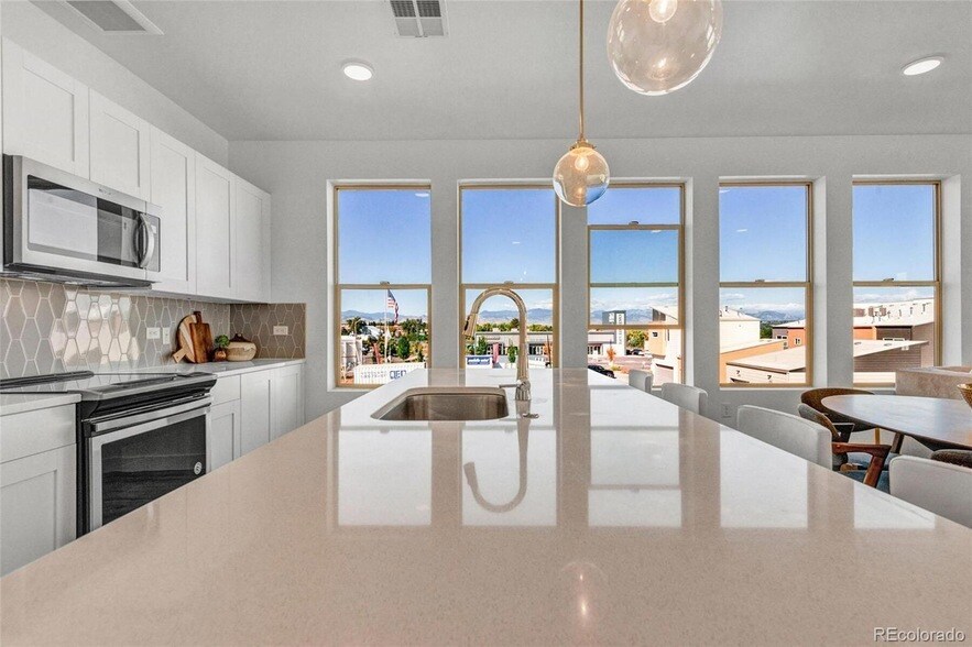 2899 W 52nd Ave, Unit 205 in Denver, CO - Building Photo