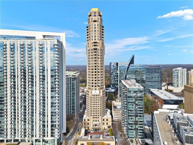 3376 Peachtree Rd NE in Atlanta, GA - Foto de edificio - Building Photo