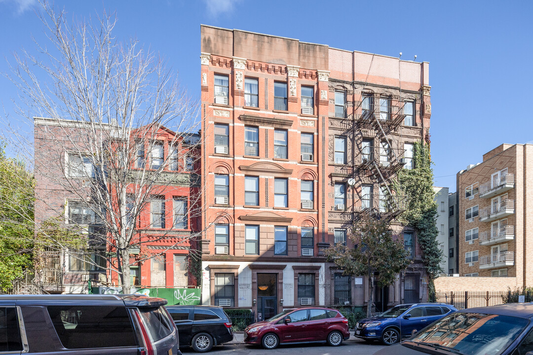 307 W 126th St in New York, NY - Building Photo