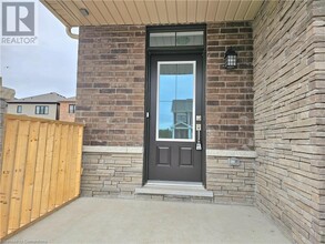 31 Lemon Ave in Thorold, ON - Building Photo - Building Photo