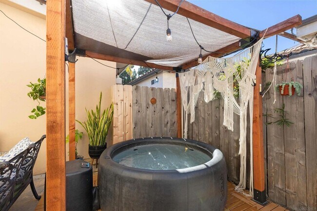 1818 Diamond St in San Diego, CA - Building Photo - Building Photo