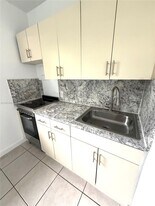 1490 NW 43rd St in Miami, FL - Building Photo