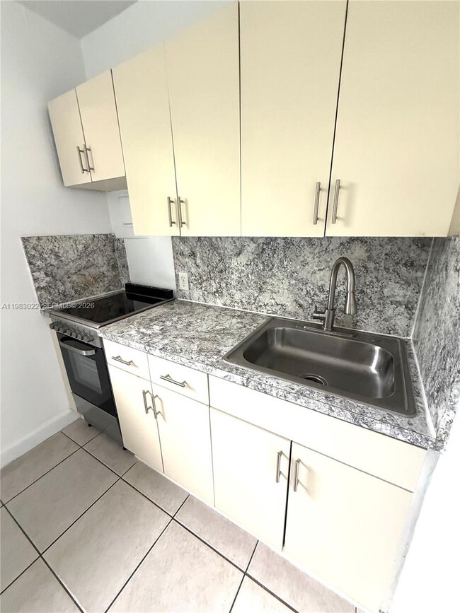 1490 NW 43rd St in Miami, FL - Building Photo - Building Photo